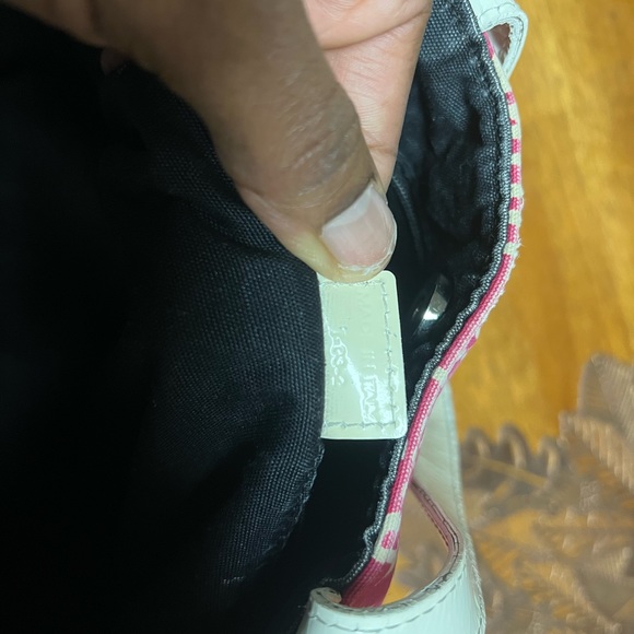 Authentic Burberry - Picture 11 of 15